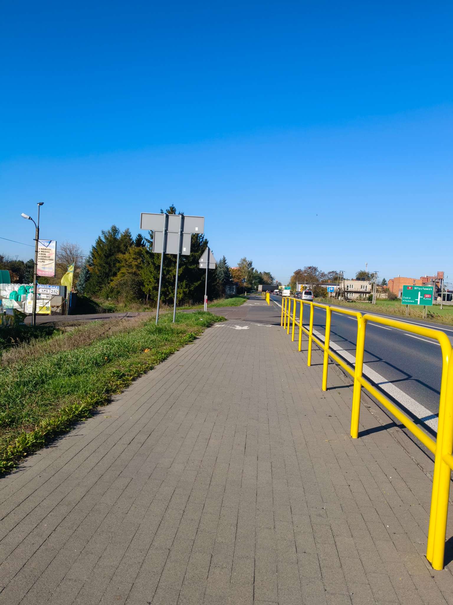 Zdjęcie do wpisu: Powiat Łęczycki ścieżka rowerowa, po której dawniej się poruszałem. Zawsze, gdy przybywam ponownie do powiatu łęczyckiego, chętnie tam wracam.
